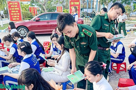 Border guards in hearts of people in border areas